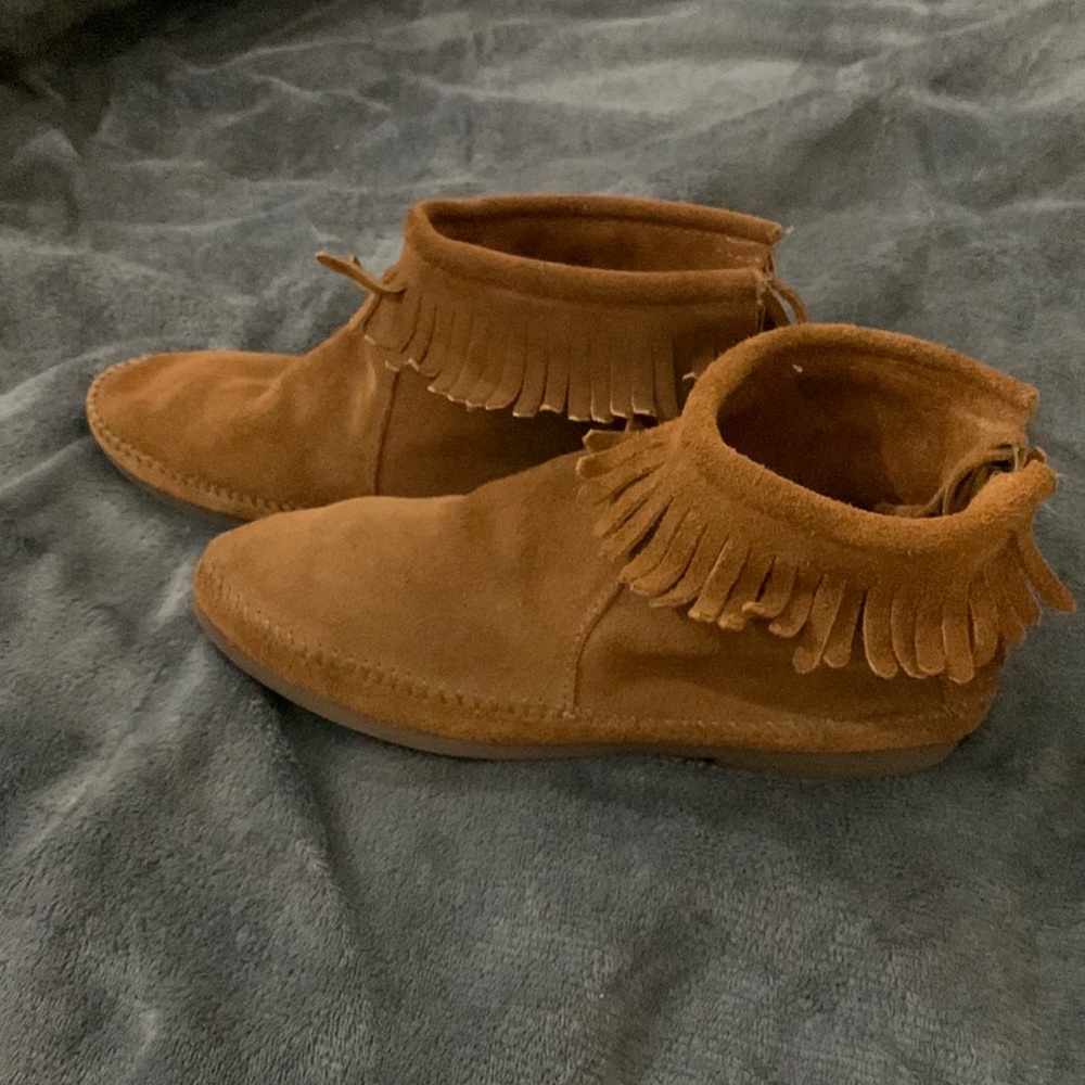 ZZZ Vintage women’s size 7 1/2 Minnetonka fringe zipper back moccasins leather